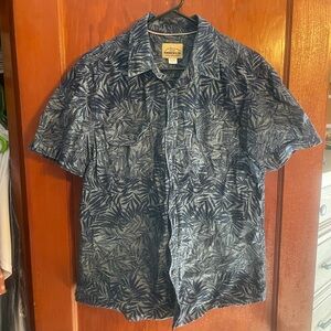 Short sleeve button up